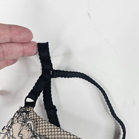 Victoria's Secret lace strappy bra size 34D - Picture 2 of 8